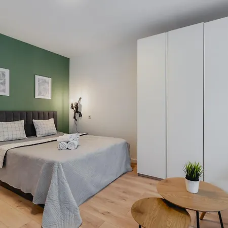 Urban Chic - Great Location-cozy With Balcony - Towarowa *