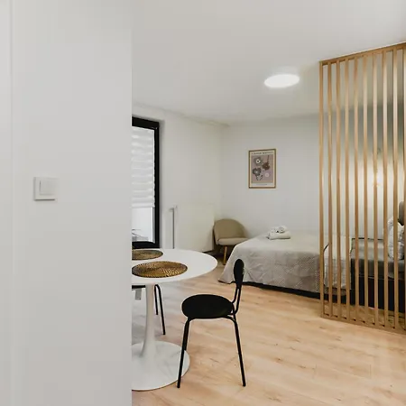 Urban Chic - Great Location-cozy With Balcony - Towarowa