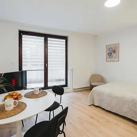 Apartment Urban Chic - Great Location-cozy With Balcony - Towarowa