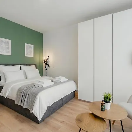 Urban Chic - Great Location-cozy With Balcony - Towarowa Apartment *