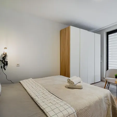 Urban Chic - Great Location-cozy With Balcony - Towarowa דירה